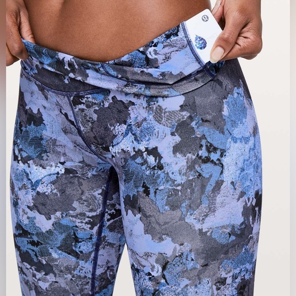 Lululemon Wunder Under Hi-Rise 7/8
Tight *25" Screen Camo Multi Size 6 - Picture 3 of 8